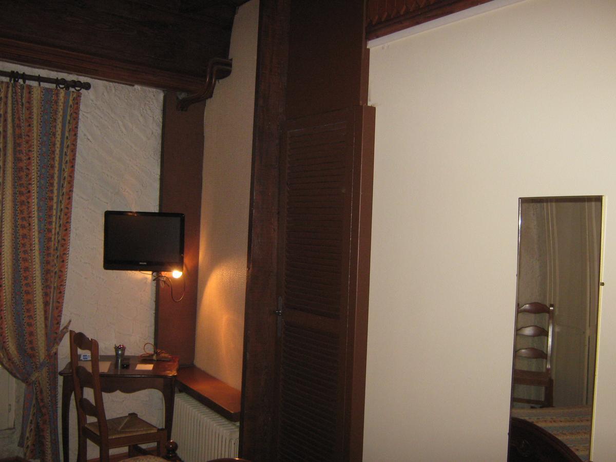 Logis Hotel Restaurant La Chaumiere 罗纳河畔的图尔农 外观 照片