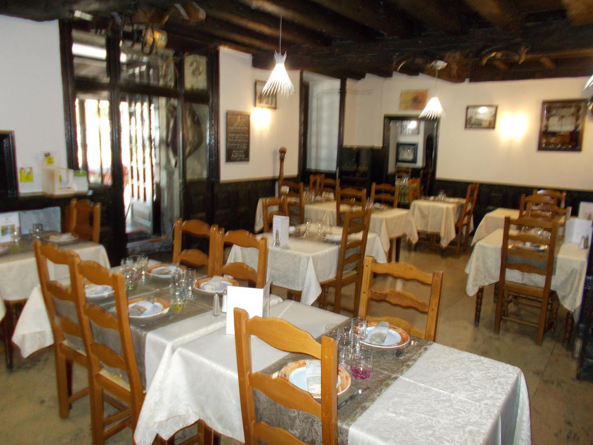 Logis Hotel Restaurant La Chaumiere 罗纳河畔的图尔农 外观 照片